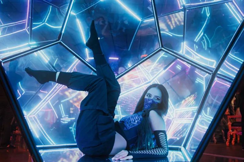 Step Inside the Glow: How Immersive Theater Is Turning Electric Light Into a Full-Body Experience